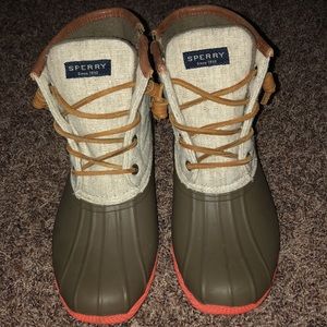 Womans size 7 sperrys